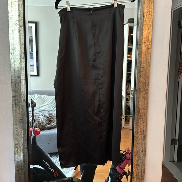Zara Satin Skirt - Picture 4 of 4